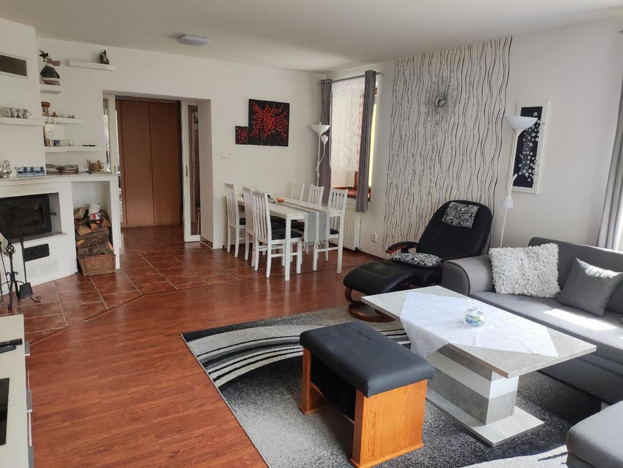 Na Kopci 84 Apartment Stare Krecany Bagian luar foto